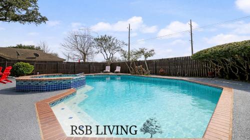 Beautiful 4BR 2B Home with pool near At&t Stadium