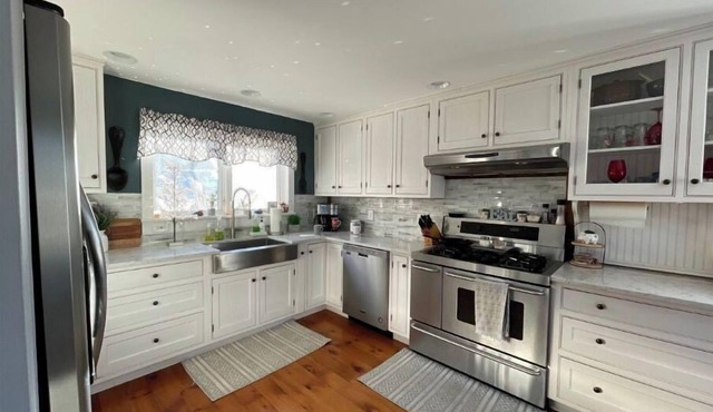 Beautiful 4BR/3.5BA Farmhouse w/Heated Pool, Game Rm - 3 Miles to Dreams Park!