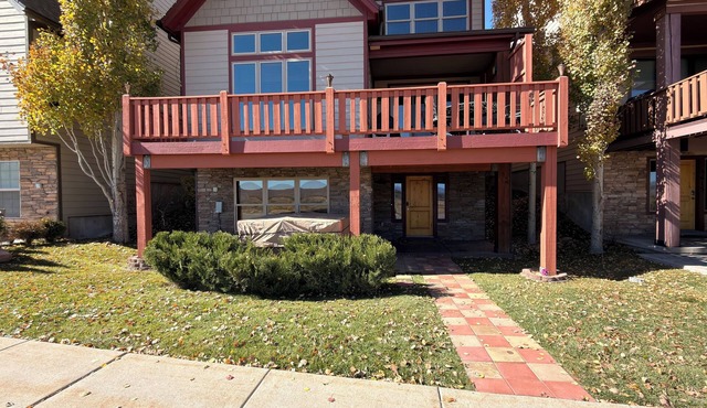 Beautiful 4BR Bear Hollow house with private hot tub and views!