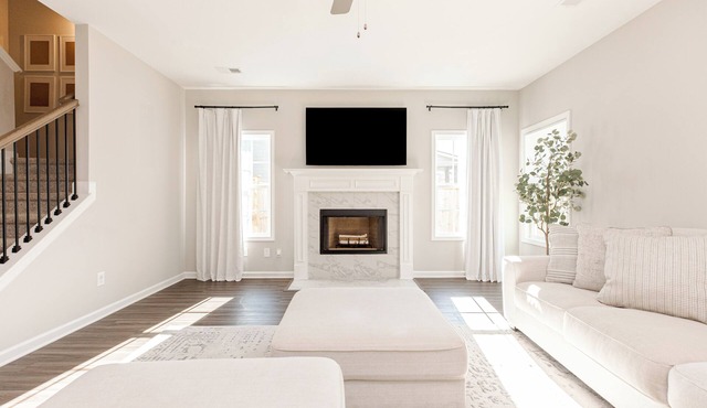 Beautiful 4BR | Fenced Yard | Family & Pets