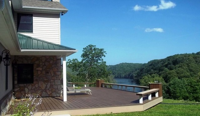 Beautiful 4BR house with breathtaking view of the New River in Independence, VA