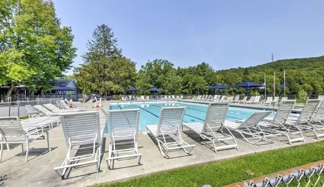 Beautiful 4BR House 2 & half baths W Game room/Wifi & Fireplace