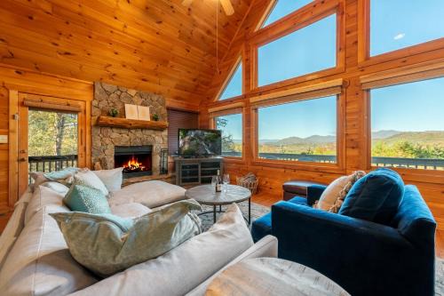 Beautiful 4BR Mountain View Cabin A Retreat for Everyone