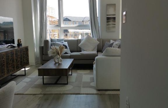 Beautiful, 4brd-3bthTownhome 7mins to Lakeshore