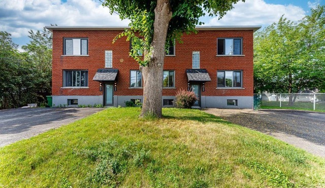 Beautiful 5 1/2 located in Chambly near the basin