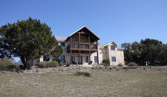 Beautiful 5/5.5 home on 5 acres w/private pool & river access!