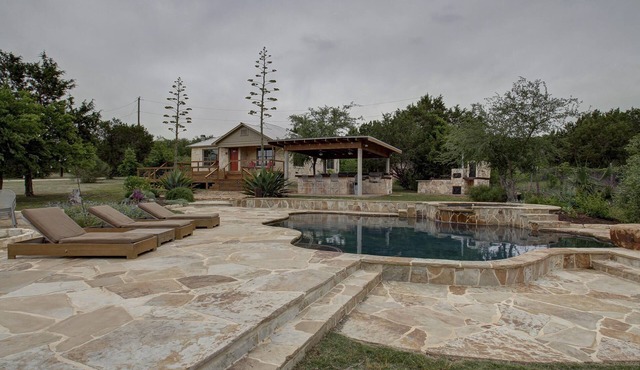Beautiful 5 Acre Hill Country Retreat with Pool, Hot Tub and Outdoor Kitchen!