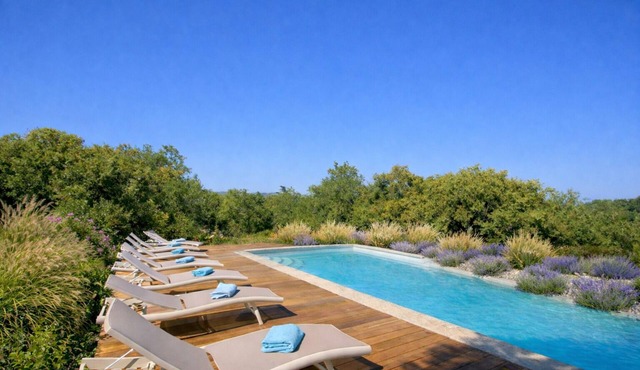 Beautiful 5★ Bastide in Provence – Heated Pool, Garden, Games & Pétanque Court