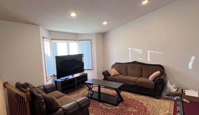 Beautiful 5 BD House in NW Rochester, MN.nGreat location 5-7 Minutes from Mayo
