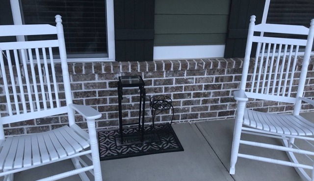 Beautiful 5 bdrm, 3 bthrm, 15 minutes to the Masters