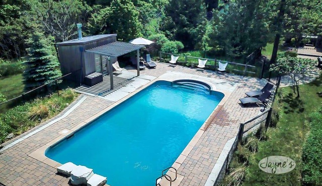 Beautiful 5 Bed, 3 Bath Country House in Caledon! 2 Acres! Pool!