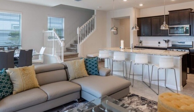 Beautiful 5 Bed Home Away from Home