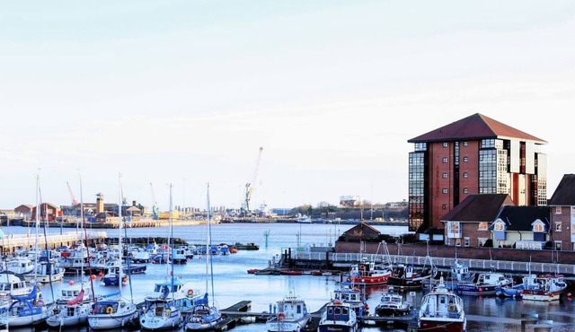 Beautiful 5-Bed House Roker Beach