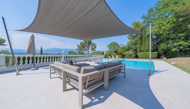 Beautiful 5 bed villa, large pool and views