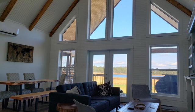 Beautiful 5 Bedroom house/cottage with waterview.