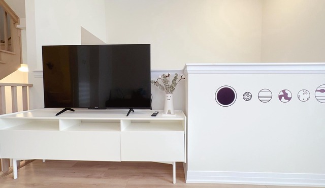 Beautiful 5- Bedroom Boho-Chic Townhouse at Richmond Hill