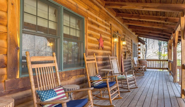 Beautiful 5-Bedroom Cabin Heart of Massanutten - NEW!