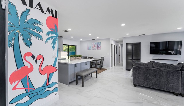 Beautiful 5 bedroom Modern Home with a Pool