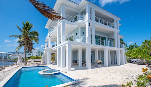 Beautiful 5 bedroom 5.5 bath with stunning views and pool