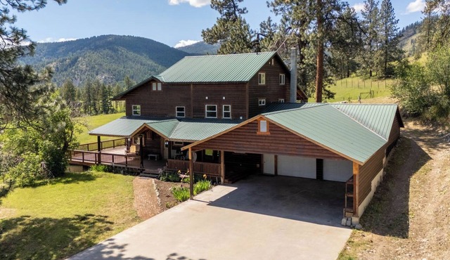 Beautiful 5-bedroom log home with spacious rooms and rustic charm.