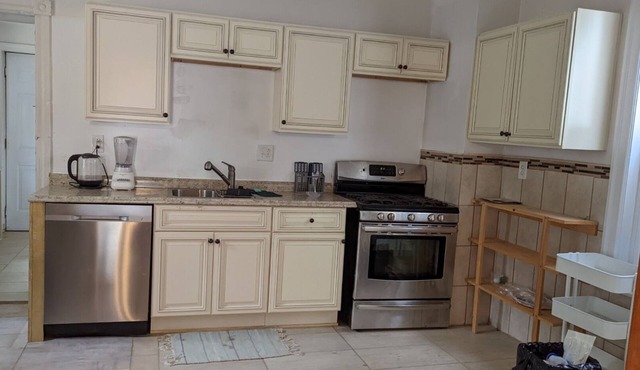 Beautiful 5 Bedroom, 3 Full Ba, Off St Parking East Oak Lane, Philadelphia, PA