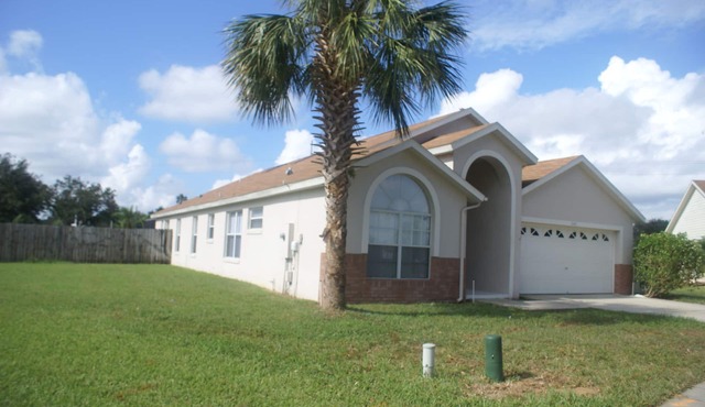 Beautiful 5 Bedroom/4 Full Bath Villa- Private Pool and Spa Near Disney!