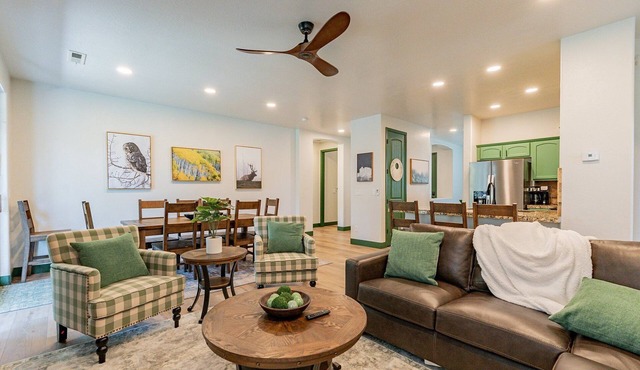 Beautiful 5 Bedroom Flagstaff Home w/Private Spa