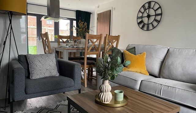 Beautiful 5 Bedroom Home in Manchester Sleeps 9