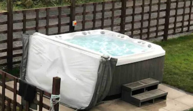 Beautiful 5-Bedroom House with Jacuzzi