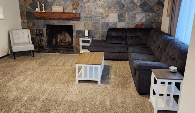 Beautiful 5 bedroom home only minutes from UIUC