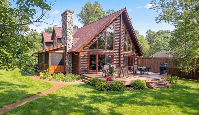 Beautiful 5-bedroom house in Enchanting Crosslake -Pontoon Incl with 7 day stay!