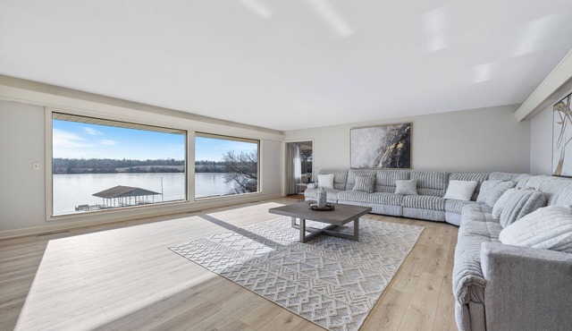 Beautiful 5 bedroom home on private fishing lake