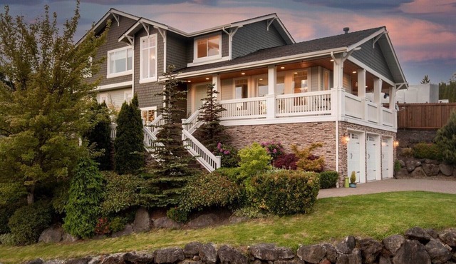 Beautiful 5-bedroom home w/AC & Hot tub in Newcastle-FIFA WORLD CUP HOME READY!