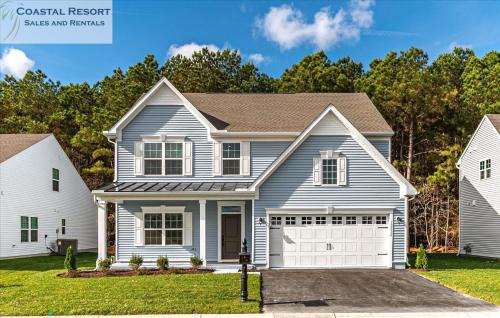 Beautiful 5 Bedroom Home in America's Coolest Small Town!