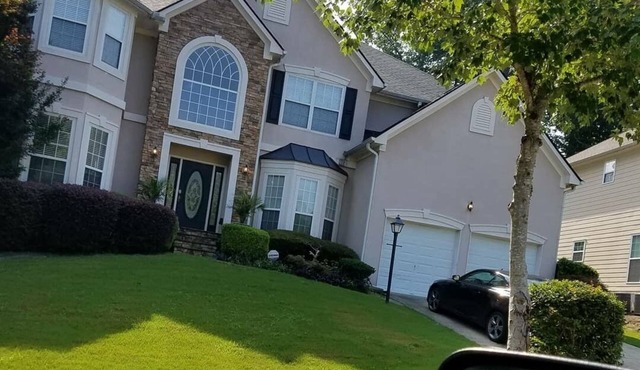 Beautiful 5 Bedroom Home With 4 Full Bathrooms in Fabulous Atlanta