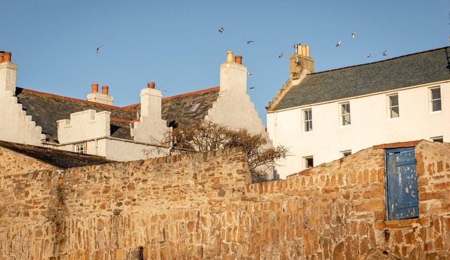 Beautiful, 5 bedroom house on Elie Beach, BBQ hut