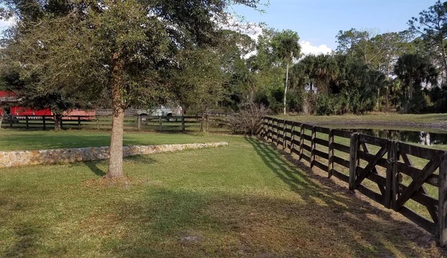 Beautiful 5 Bedroom Log Cabin on 100 Acres with Pool, close to orlando