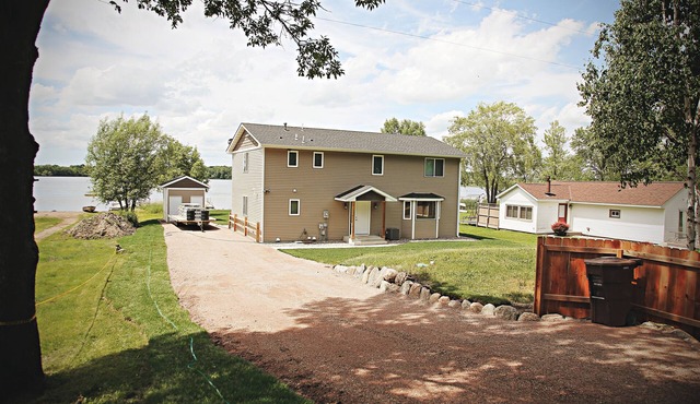 Beautiful 5 Bedroom, 3 Bath Lake Home