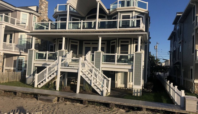 Beautiful 5 Bedroom Ocean Front Home