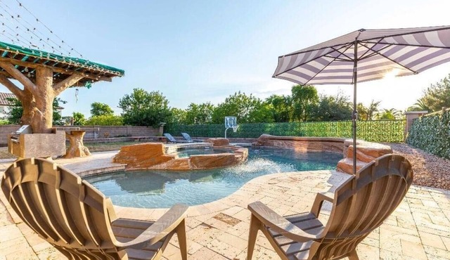 Beautiful 5 bedroom home with an Amazing * HEATED POOL!