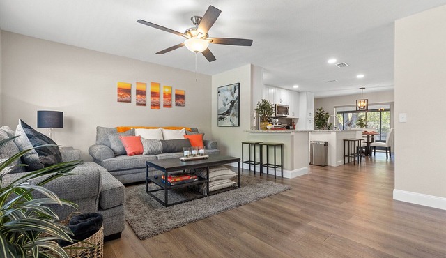 Beautiful 5 Beds, Fast Wifi/TV, Washer/Dryer