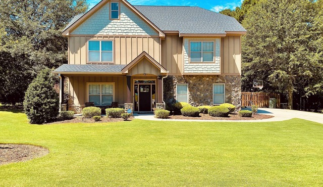 Beautiful 5 BR, 3 BA, home only minutes away from the Masters and Peach Jam!