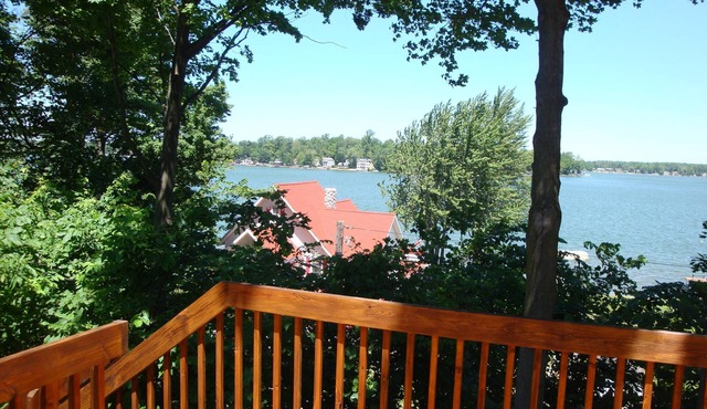Beautiful 5 BR/3BA home on Paw Paw Lake close to wineries & wedding venues