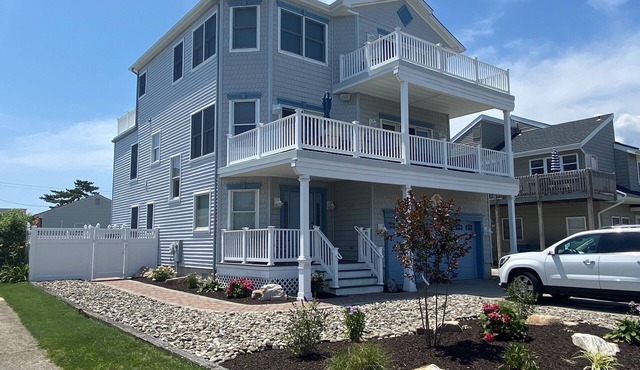 Beautiful 5 BR/4 BA Beach Home W/Pool-150 Yards to Beach!