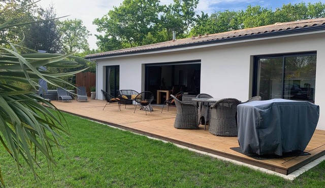 Beautiful 5-star villa - 4km from beaches via cycle path