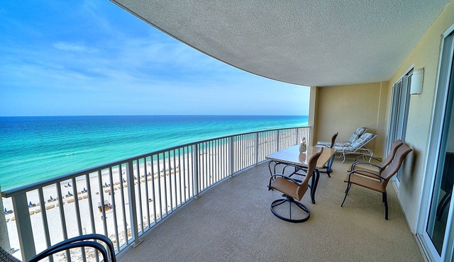 BEAUTIFUL 5 STAR LUXURY 2BDRM 2BTH, BEACH FRONT CONDO. BEACH SERVICE INCLUDED.