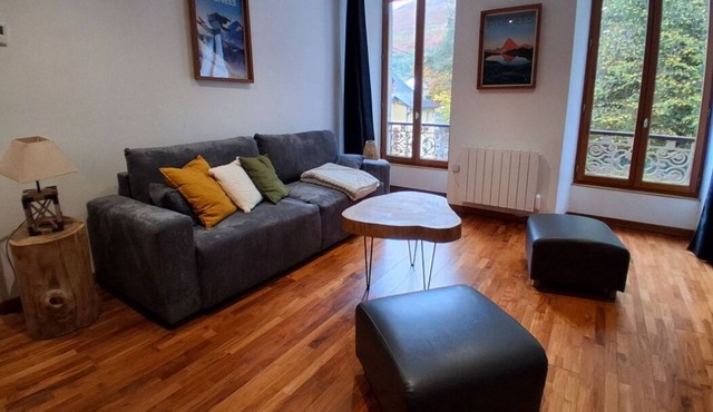 Beautiful 50 m2 T3 apartment, 15 min from Gourette, ideal for skiing and hiking!