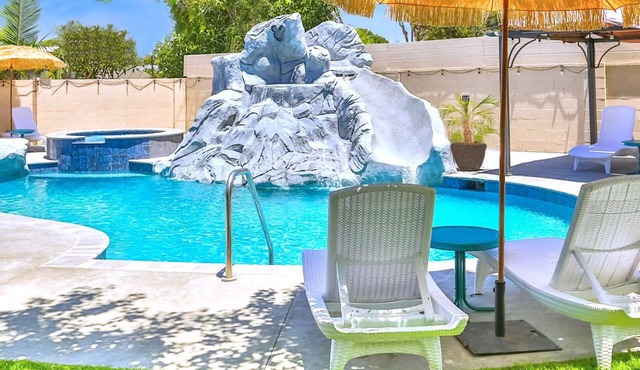 Beautiful 5bd 3ba Private Resort Pool and HotTub, Waterslide, CloseTo Disneyland