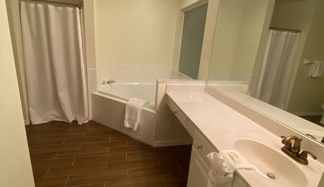 *~Beautiful 5bd3bth home in gated community w/private pool & hot tub~*