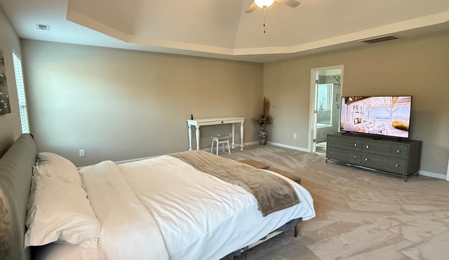 Beautiful 5BDR/4Bath/Sleep 10/24min to FT Bragg!